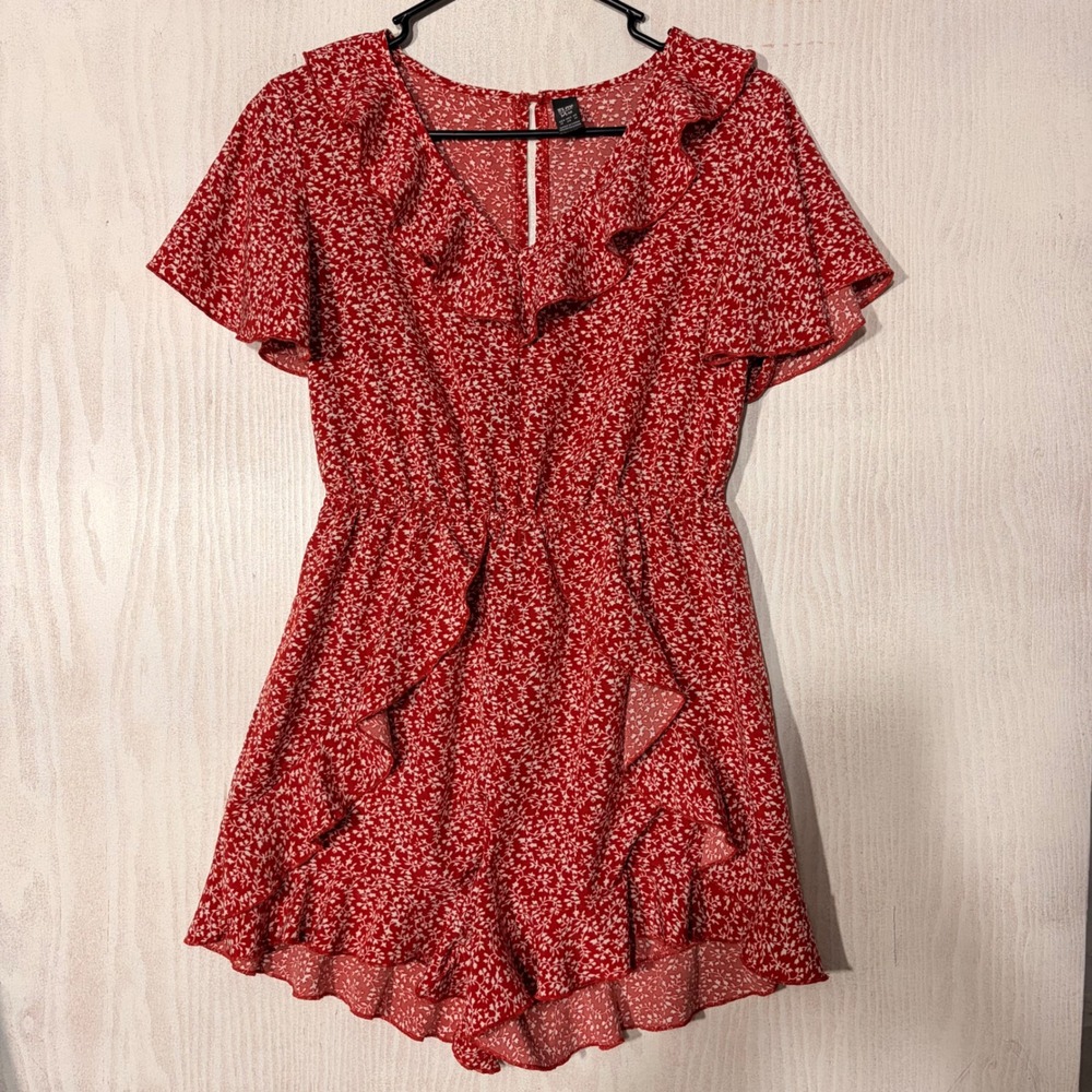 Its Me Floral Ruffle Romper Women Medium Red White V-Neck Boho Short Sleeve